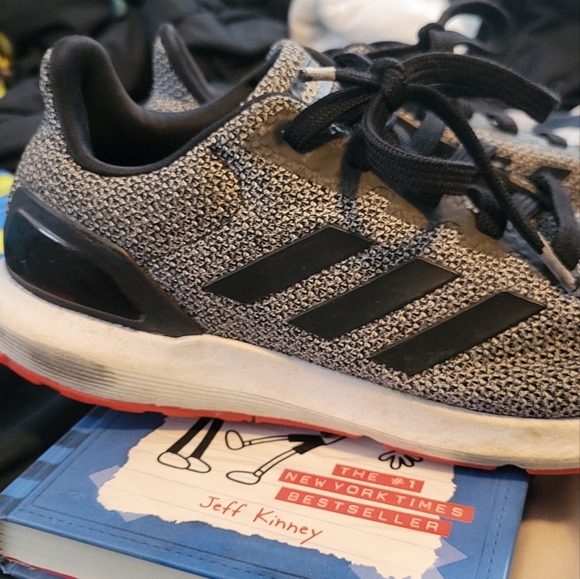 Adidas shoes big kid size 6 - Picture 3 of 4